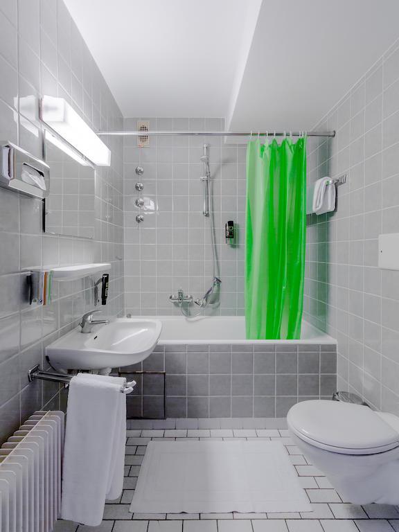 Hotel Parsberg Puchheim Room photo