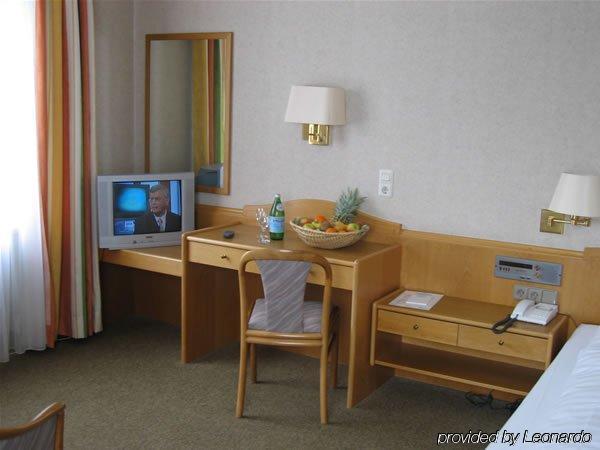 Hotel Parsberg Puchheim Room photo